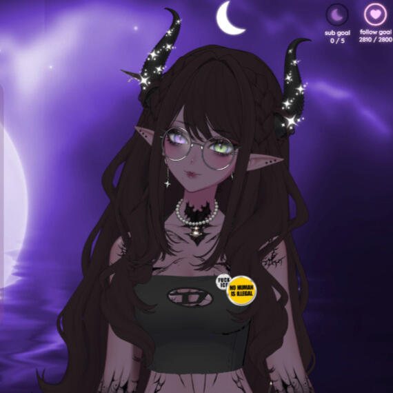 maldelune’s vtuber model. a purple lizard with elf ears, horns, and a tail. their horns have a moon in the center and are surrounded by stars - as is their tail.